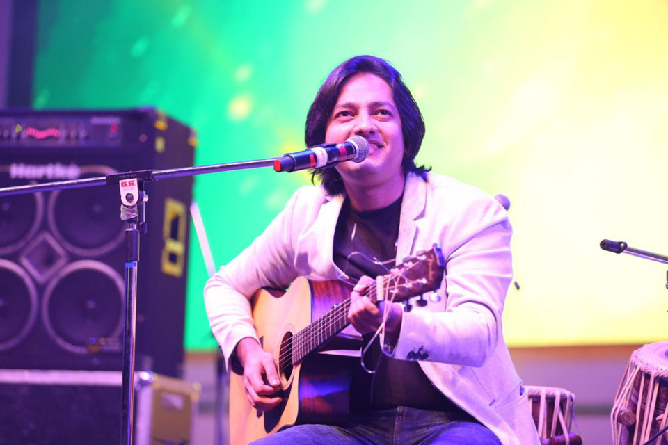 Suraj Niwan playing guitar